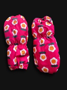 ✨Pink mittens with white & orange flowers and green leaves ✨